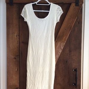 Capsleeved cream/white pencil dress